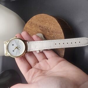 B2723‎ kitty cat watch white leather needs batteries